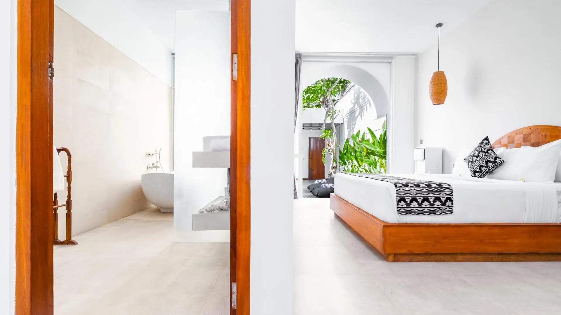 Villa Felicia Canggu By Moria Indonesia